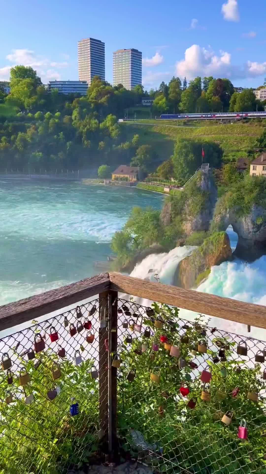 📍Rheinfall🇨🇭#swissroads #switzerland #switzerlandnature #roadtrip #rheinfall #schaffhausen #verliebtindieschweiz #swissbeautiful #sisiswiss