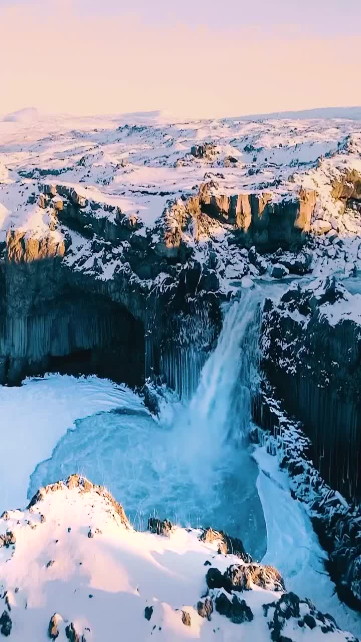 Discover Iceland's winter magic! 🇮🇸✨  Did you know? Iceland has no mosquitoes! 🦟❌❄️ Thanks to its cold climate and unique ecology, this enchanting land is practically mosquito-free.  📽&nbsp;@gauihpicx 📍 Aldeyjarfoss, Iceland #iceland #winter #waterfall #magic #nature