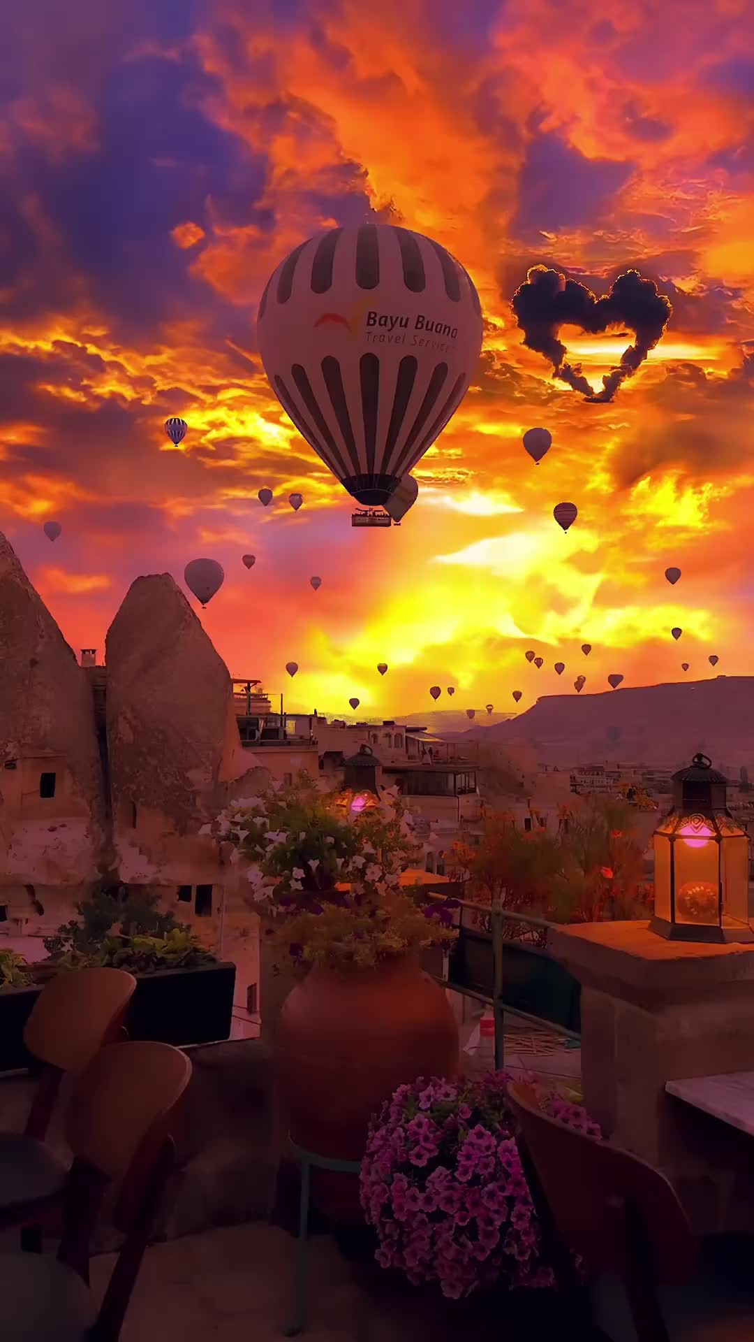 Just look at that sunset over Capadoccia #capadoccia #cappadocia #t&uuml;rkiye #fyp #keşfet #travel #tourism #tour #private #hotairballoon