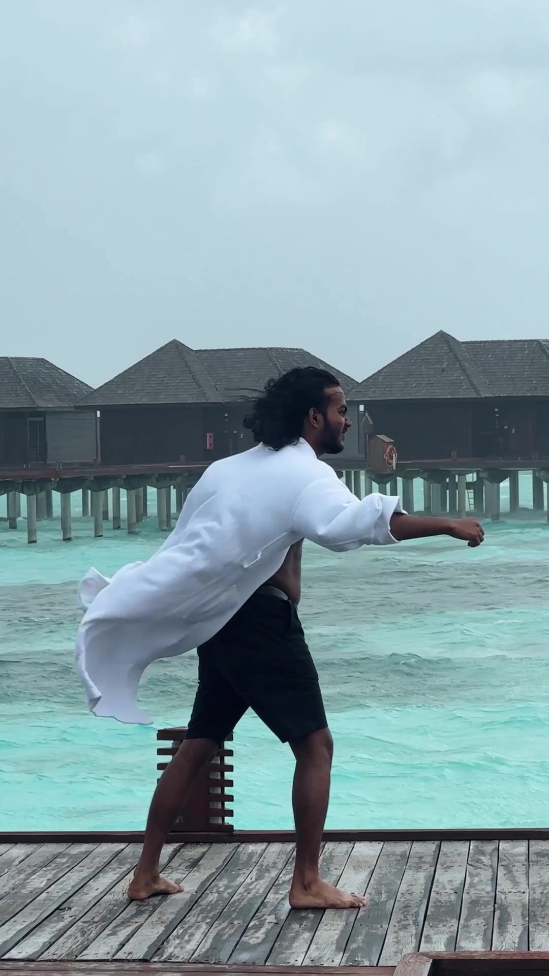 When you are chenneling your inner mj #Maldives #mi #fyp #michaeljackson #maldives #wind #viral #wind #meme