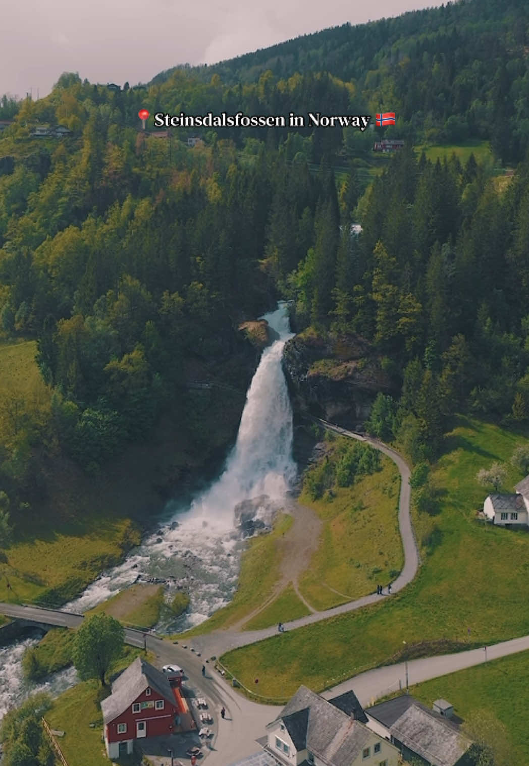 Yes, you can walk behind this waterfall in Norway 💦🇳🇴